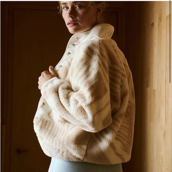 Free People FP Movement Hit The Slopes Printed Fleece Jacket in Snow Combo - Picture 2 of 11